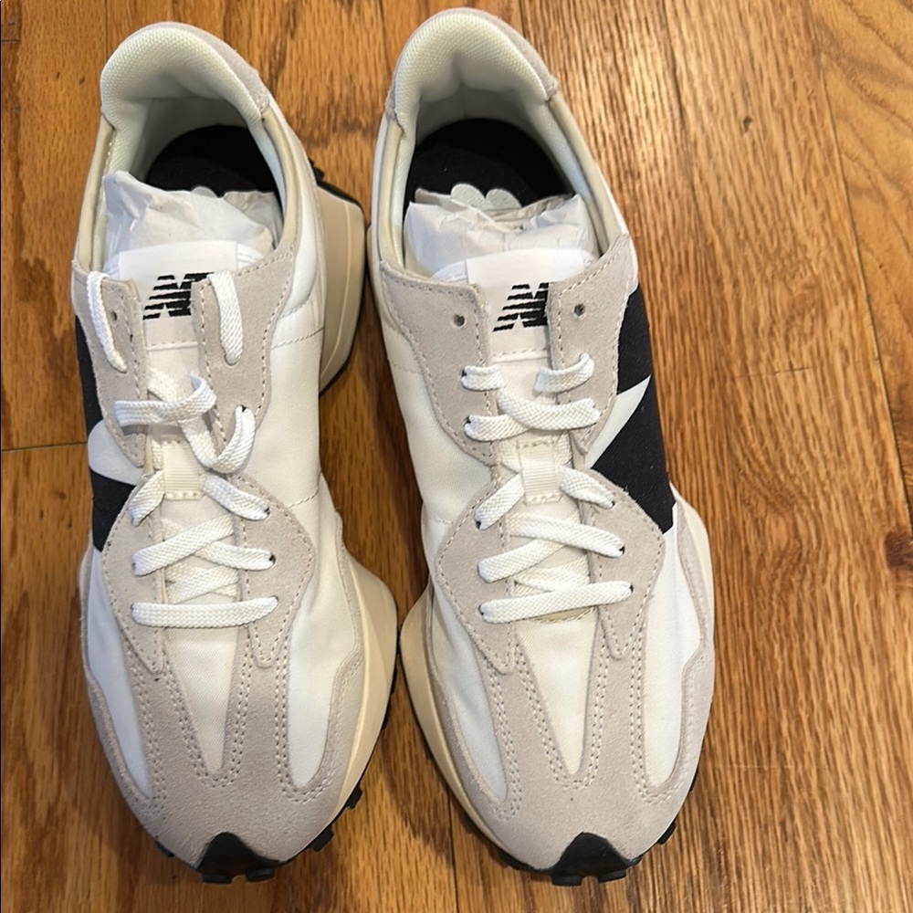 New Balance 327 sneakers size 8.5